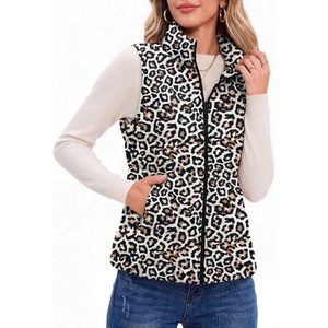 Zeagoo Womens Lightweight Quilted Puffer Vest Stand Collar Zip Up Outerwear(Leopard Apricot)